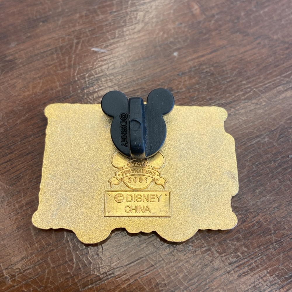 Walt Disney World Pin - Picture 2 of 2